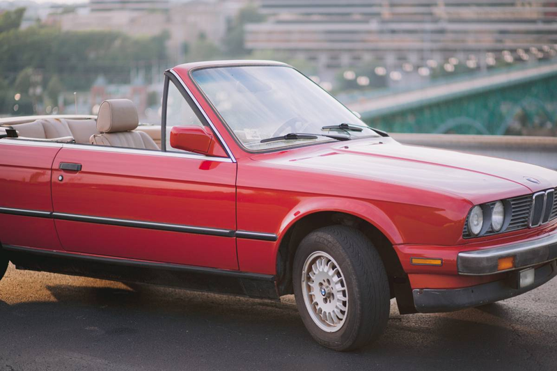 Illustration for article titled At $2,990, Could This 1988 BMW 325i Convertible Be The Ride For Your Endless Summer?